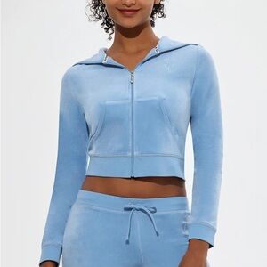Juicy Couture Women’s Medium Light Blue Velvet Y2K Cropped Zip-Up Hoodie